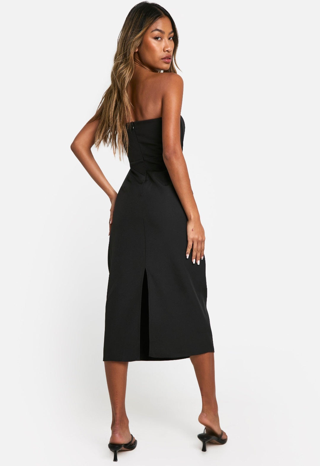 Vestido midi negro strapless bolsillos